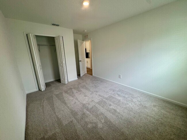 Building Photo - 88 Rose Dr