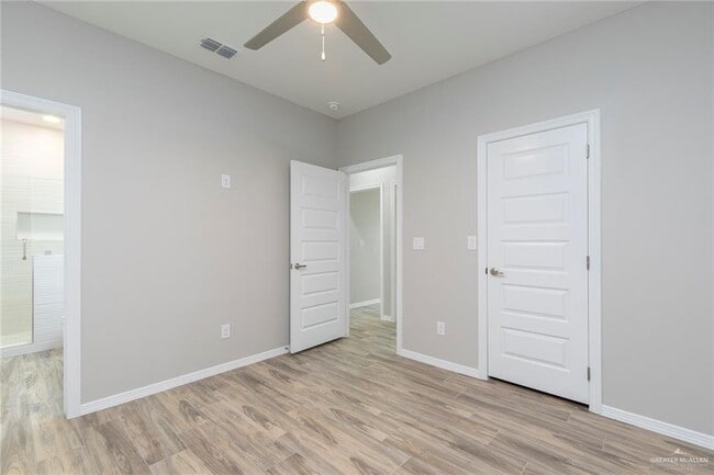 Building Photo - 10 La Vista Ave W