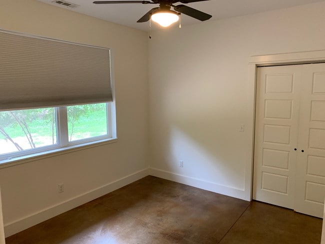 Building Photo - 420 S Church Ave