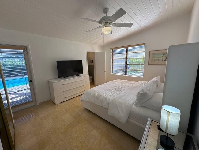 Building Photo - 2524 Gulfstream Ln