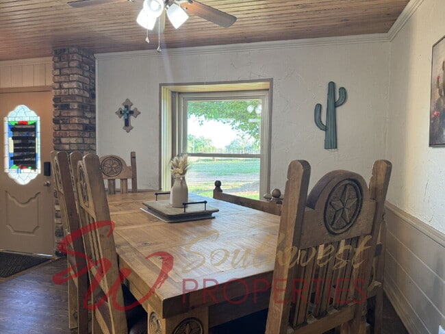 Building Photo - 2 bedroom 2 bath on a 12 acre paradise!