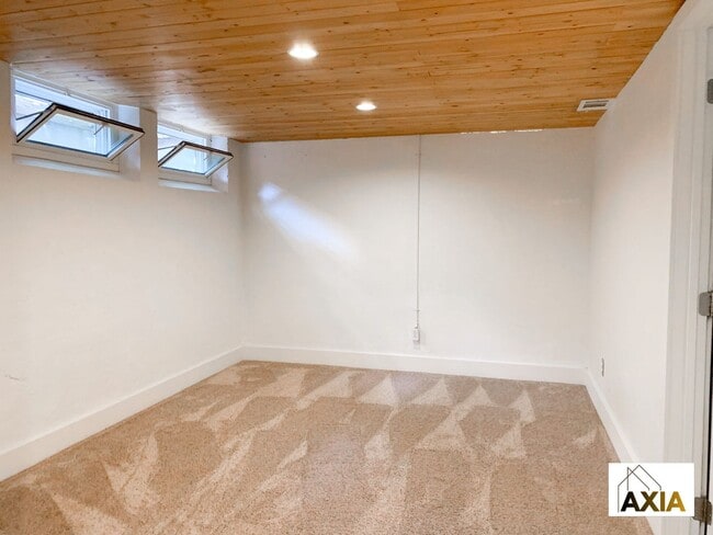 Building Photo - Exceptional Neighborhood!