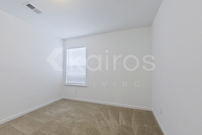 Building Photo - 105 Silver Maple Ln