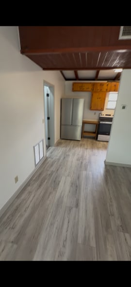 Building Photo - 142 Bridle Path