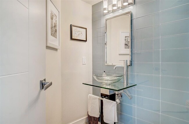 Building Photo - 6 Sugar Creek Dr