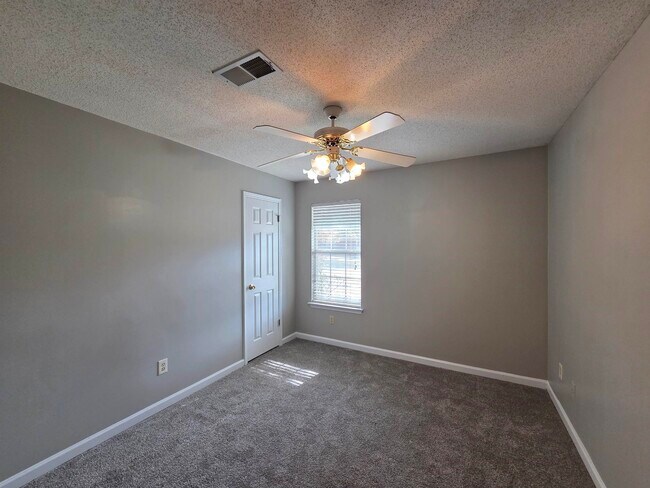 Building Photo - 7780 Mesa Dr