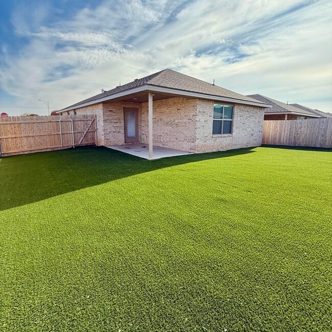 Building Photo - 7702 Elm Ave