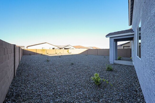 Building Photo - NEW 5 BEDROOM 3 BATHROOM HOME AVILABLE FOR RENT!