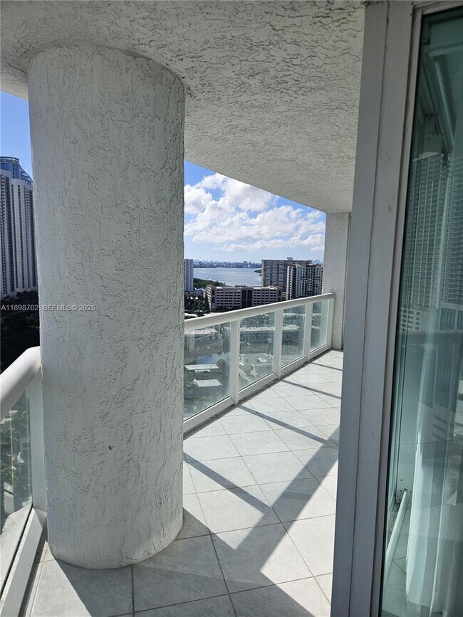 Building Photo - 16400 Collins Ave