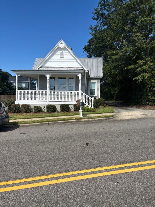 Building Photo - Cozy remodeled home in North Augusta