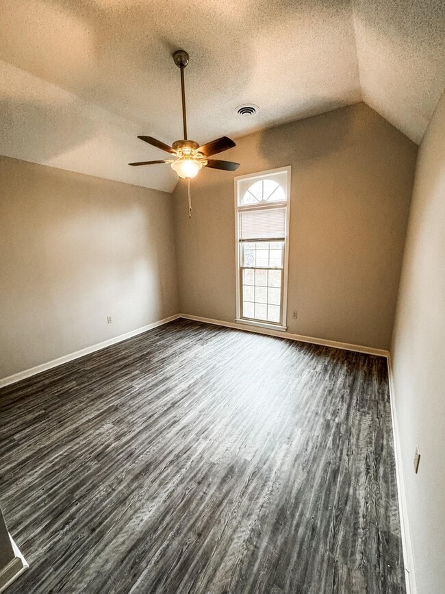 Building Photo - 533 Autumn Meadows Ln