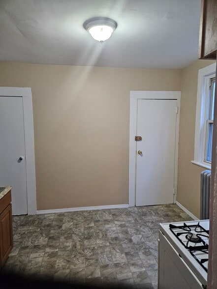 Back Exit - 414 S 15th St