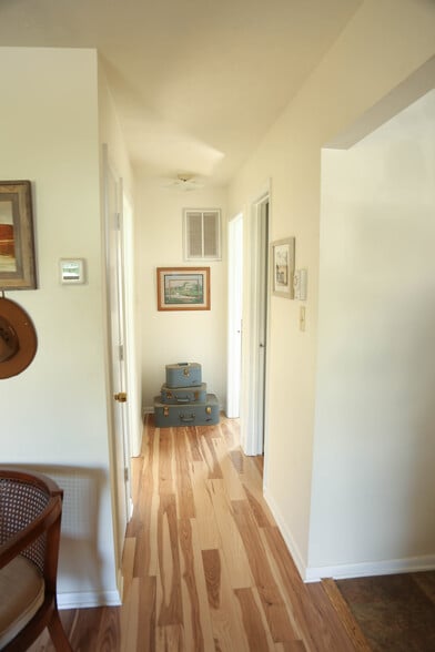 Building Photo - 440 Pleasant View Dr