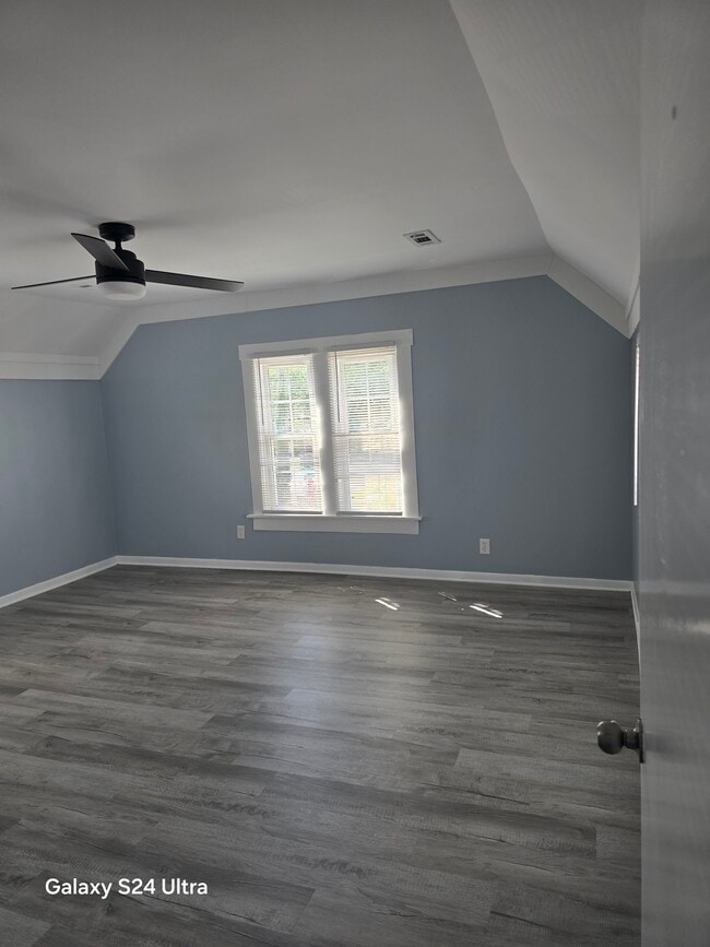 Building Photo - BEAUTIFULLY RENOVATED 2 BEDROOMS WITH BALCONY