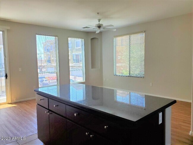 Building Photo - 2450 W Glenrosa Ave