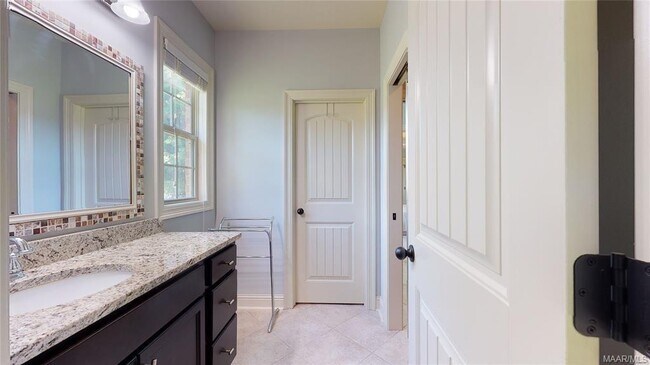 Building Photo - 9131 Thetford Way