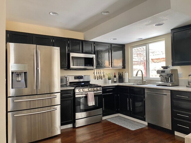 Building Photo - 1825 Sierra Highlands Dr