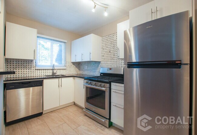 Primary Photo - 767 Greenwood Ave NE