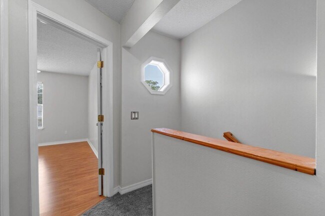 Building Photo - 1810 Hurlburt Rd