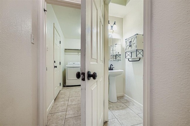 Building Photo - 212 Great Cir Cove
