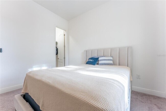 Building Photo - 13019 Stanthorne Ave