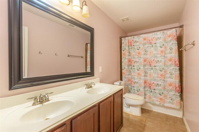 Building Photo - 4202 Fairmeadow Dr