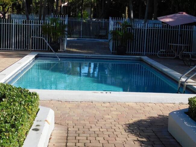 Building Photo - 611 Cypress Lake Blvd