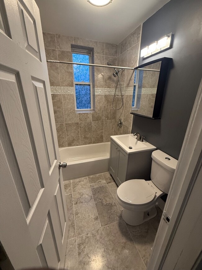 Building Photo - 2612 W 25th St