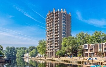 Building Photo - Impeccable 2 Bed 2 Bath Condo With Breatht...