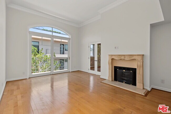 Building Photo - 430 N Oakhurst Dr