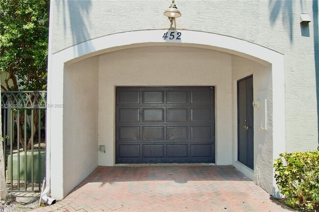 Building Photo - 452 NE 2nd Ave