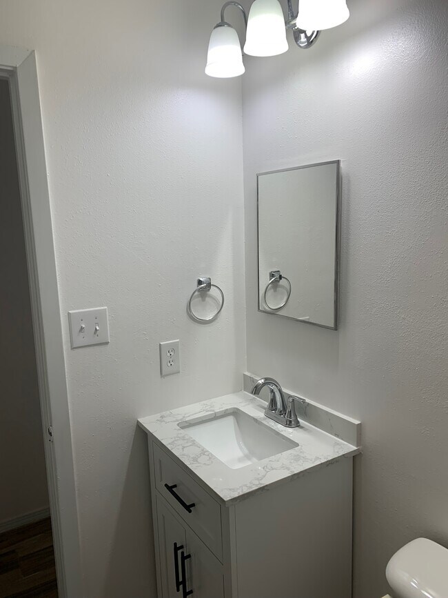 Building Photo - 806 Blvd de Orleans Blvd