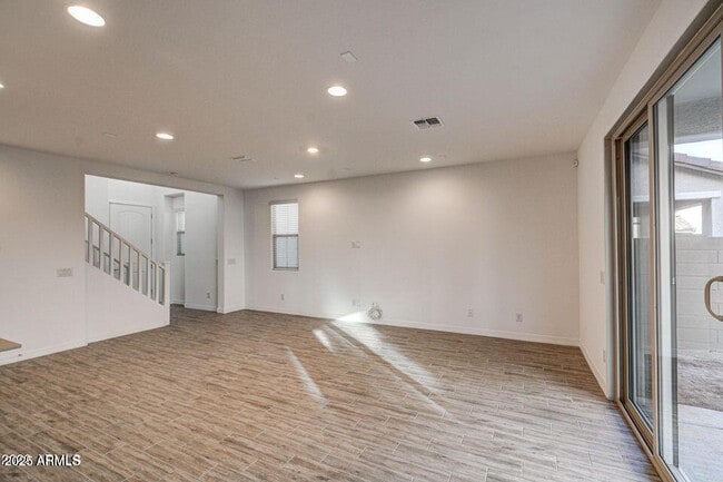 Building Photo - 9916 E Tillman Ave