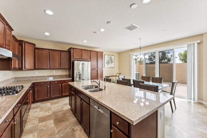 Building Photo - 950 N Ellie St