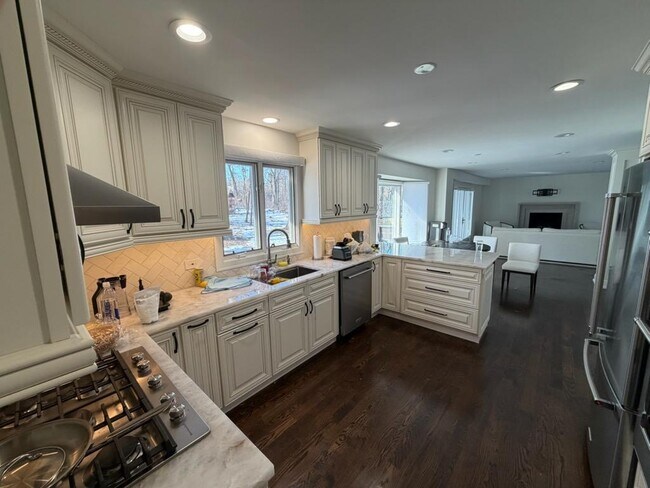 Building Photo - 12316 S 82nd Ave