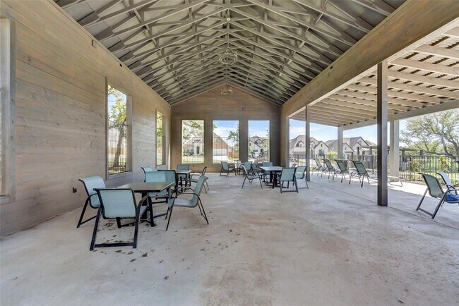 Building Photo - 222 Eagle Ford Dr