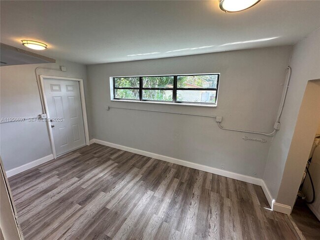 Building Photo - 1306 NW 11th Pl