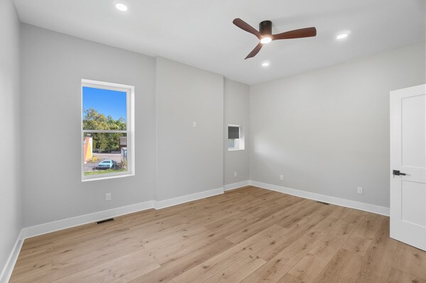 Building Photo - 571 Hale Ave