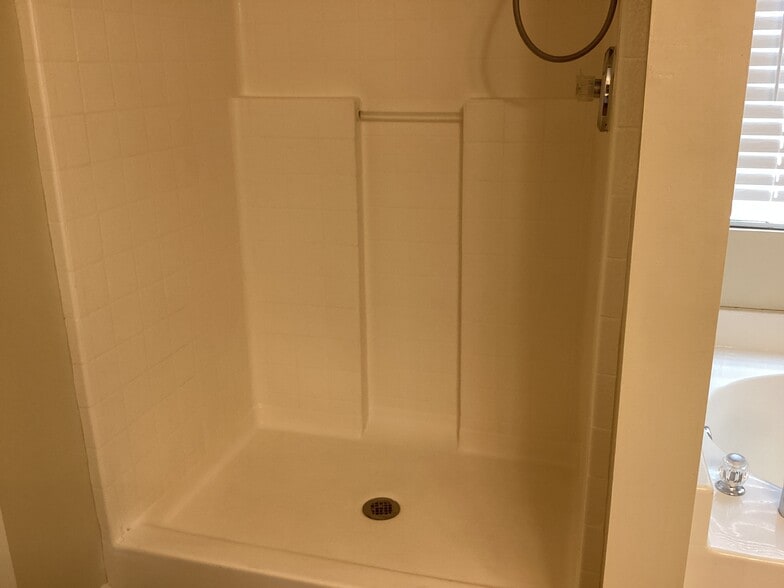 Building Photo - 515 Dresler Rd