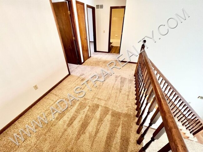 Building Photo - Spacious Duplex in Blue Valley-Available NOW!!