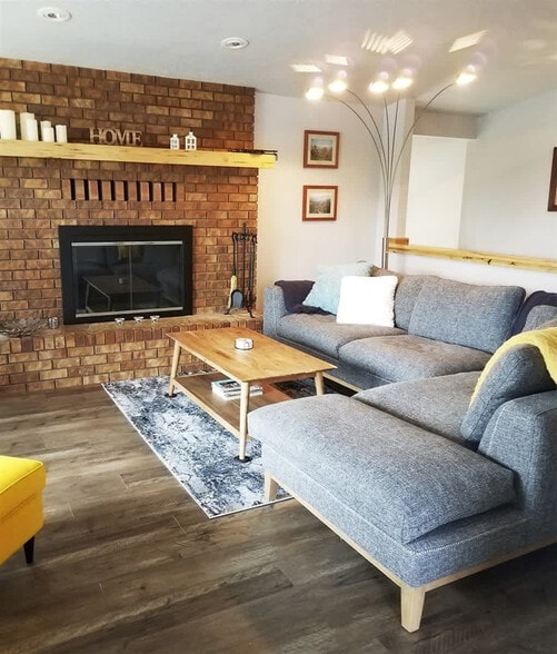 Building Photo - 2114 W 6th St