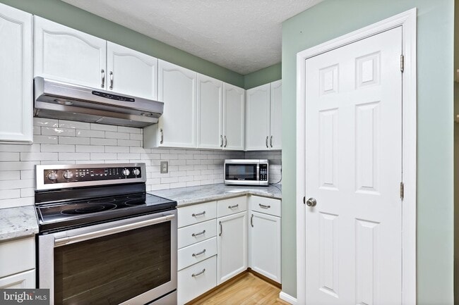 Building Photo - 520 Buckstone Garth