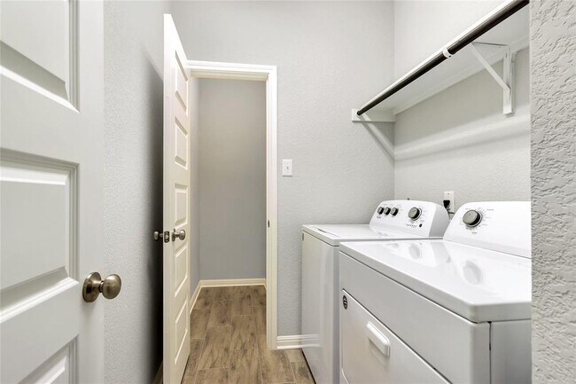 Building Photo - 141 Quiet Man Dr
