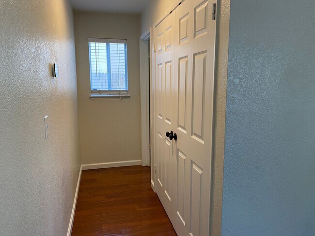 Building Photo - 8765 Clay Glen Way