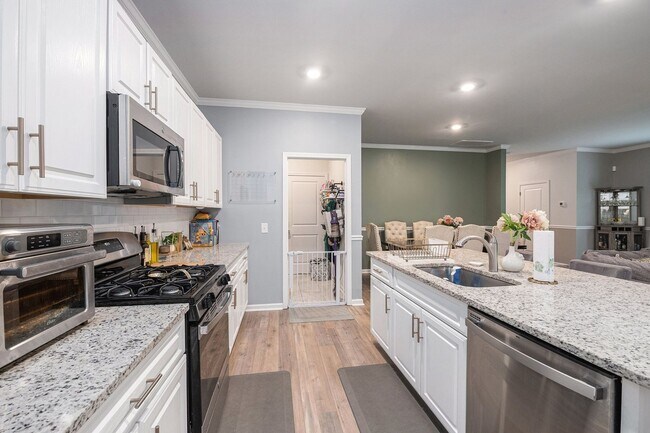 Building Photo - Spacious 5BR House in Charleston