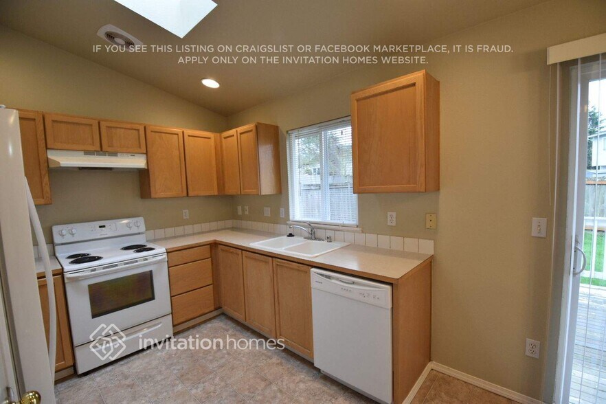 Building Photo - 6118 51st St NE