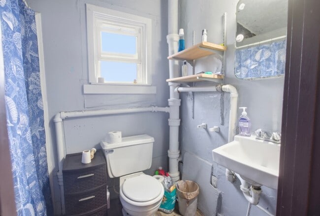 Building Photo - NT - 2342 Stratford Ave.