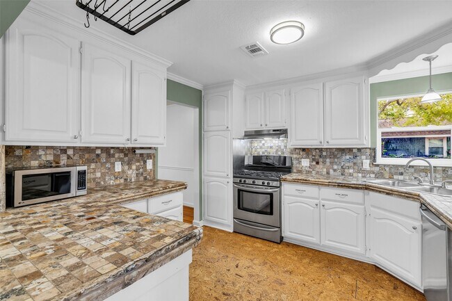 Building Photo - 4303 Piney Woods Dr