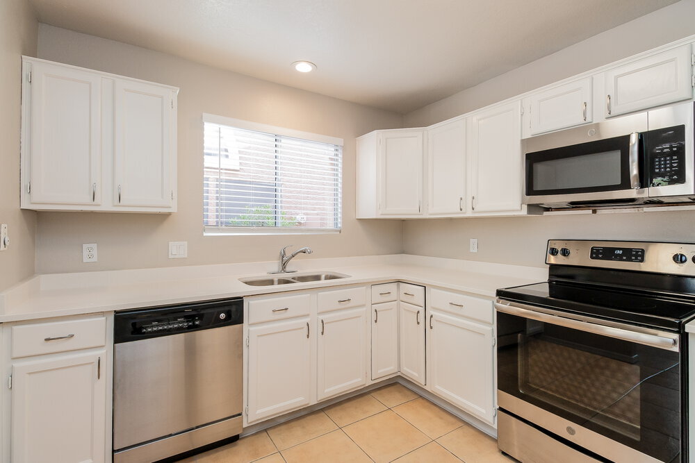Building Photo - 7848 W Fleetwood Ln