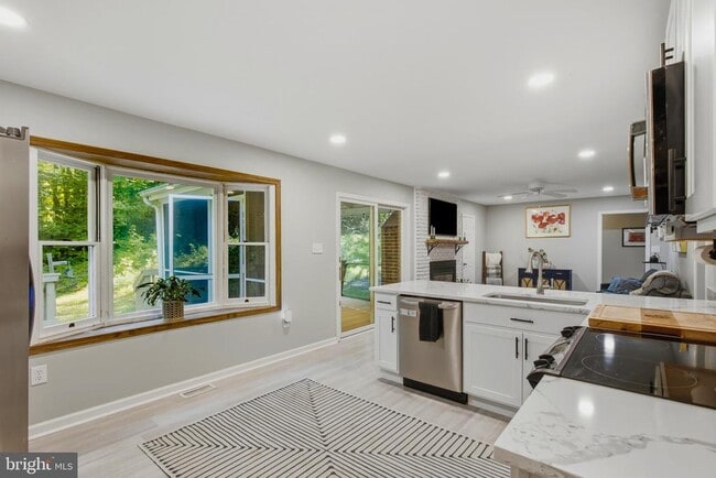 Building Photo - 2641 Dogwood Ln